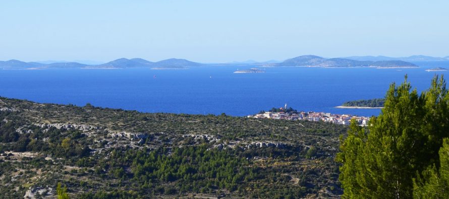 NA PRODAJU – Kuća s prekrasnim pogledom i velikim zemljištem