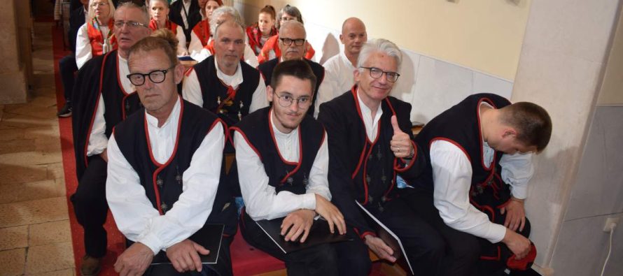 Župa sv. Jurja Primošten; domaćin smotre izvornog pučkog crkvenog pjevanja Šibenske biskupije „Puče moj“