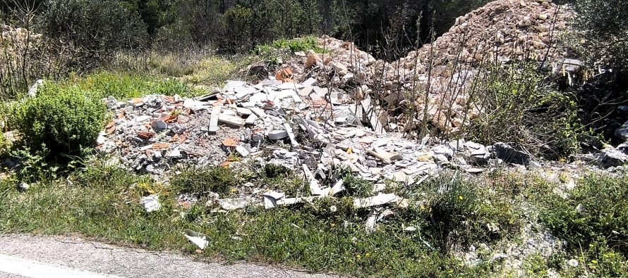 FOTO KRITIKA – Kruševo zatrpano smećem