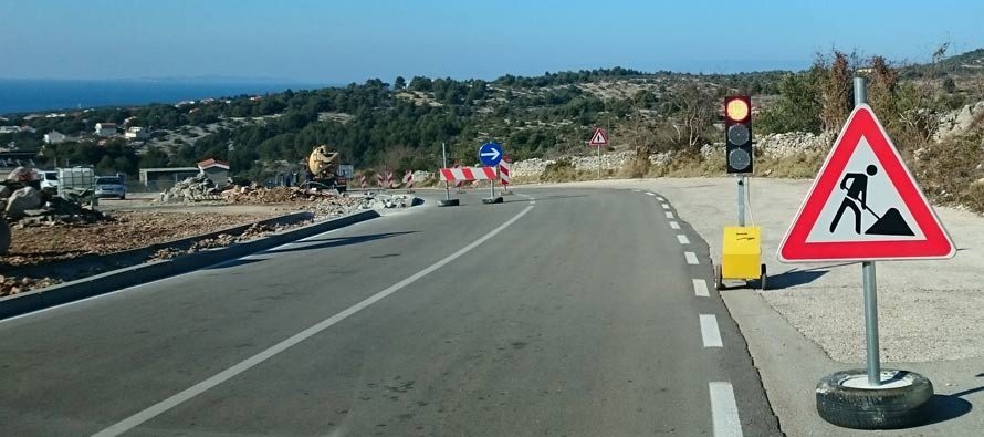 Županijski centar 112 poslao je obavijest o zatvaranju prometnice u Primoštenu.